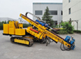 Foreuse hydraulique sur chenilles, rotation en haut